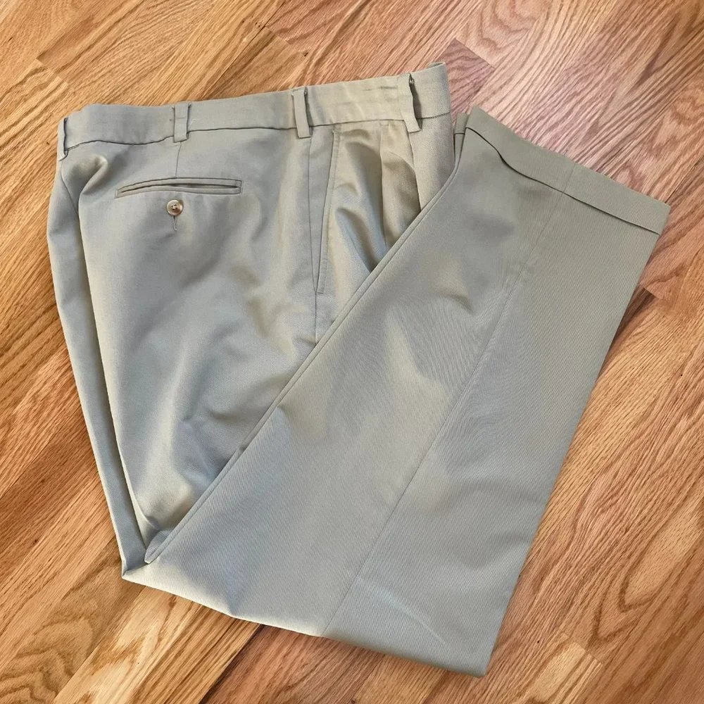 IZOD Dress Pants Trousers Chino Pleated Cuffs Men’s Size 40/32 - Picture 2 of 11